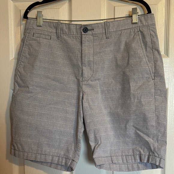 Original Penguin men’s blue and white striped flat front shorts size 33 - Picture 1 of 9